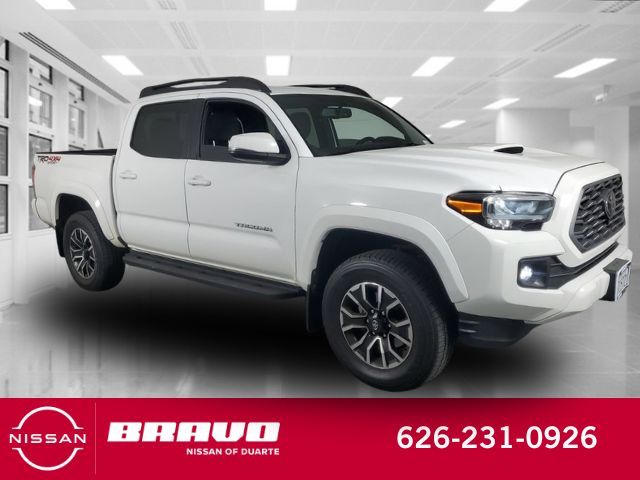 Super White 2016 Toyota Tacoma Pickup Truck Four-Wheel Drive 6-Speed Automatic