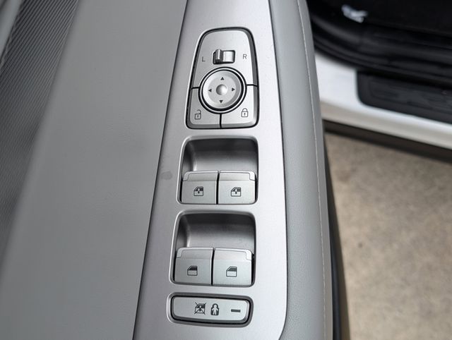 Used 2020 White Hyundai SEL image 11