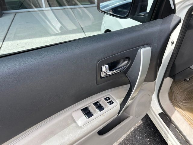 Used 2011 White Nissan SV image 20