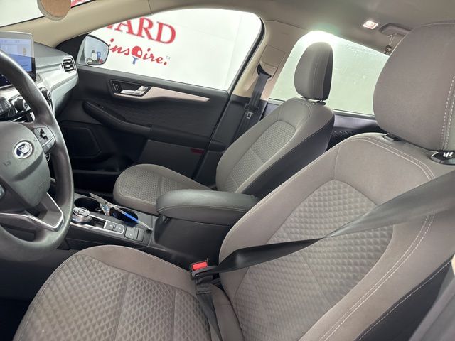 2020 Oxford White Ford Escape SE FWD SUV