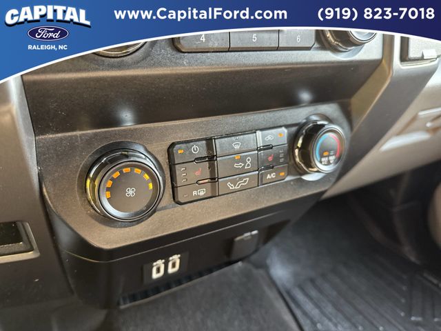Used 2020 Silver Ford XLT image 29