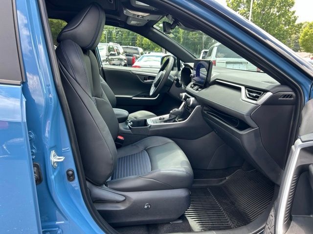 2025 Toyota RAV4 XSE - Photo 19