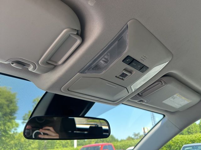 2023 Toyota RAV4 XLE - Photo 32