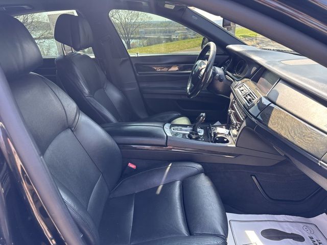 Used 2014 Black BMW 750i image 10
