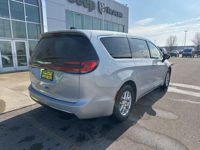 2026 Chrysler Pacifica Select - Silver Mist Clearcoat exterior view 5