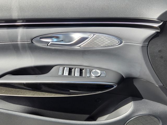 2027 Genesis Gv70