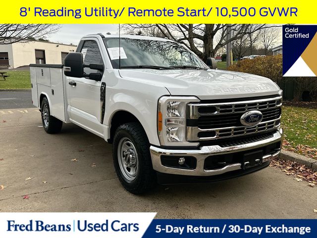 Oxford White 2023 Ford F-350 Super Duty Chassis XL RWD Pickup Truck 4X2 Automatic
