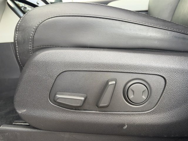 Used 2023 Kia Carnival Van