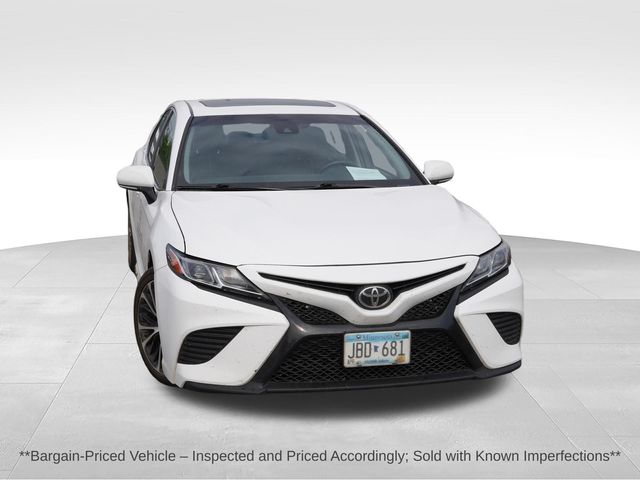 Super White 2018 Toyota Camry Sedan Front-Wheel Drive 8-Speed Automatic