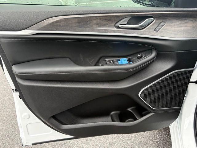 new 2026 Jeep Grand Cherokee car, priced at $45,400