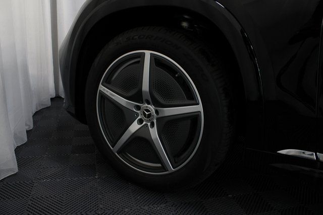 Used 2023  Mercedes-Benz 580 image 40