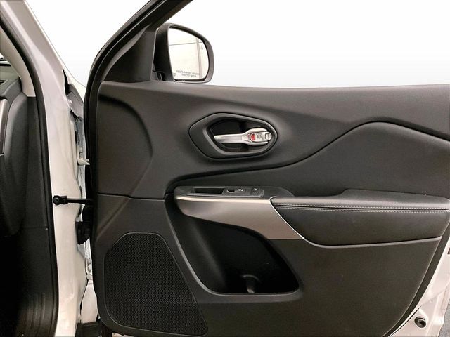 2019 Jeep Cherokee Limited White at Subaru and VW of Moon Township