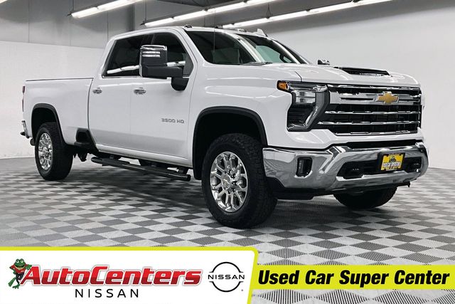 Summit White 2025 Chevrolet Silverado 3500HD Pickup Truck Four-Wheel Drive Automatic