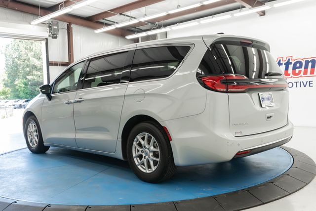 Used 2024 Chrysler Pacifica Van