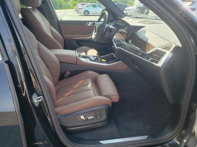 Used 2024 Black BMW xDrive40i image 20