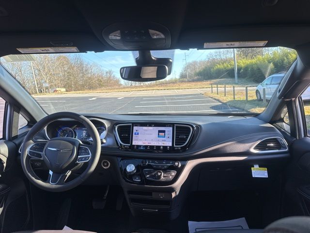 New 2026 Silver Chrysler Select image 13