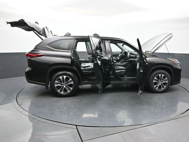 2022 Toyota Highlander XLE 56