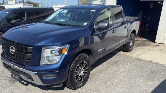 2023 Nissan Titan SV Crew Cab 4WD