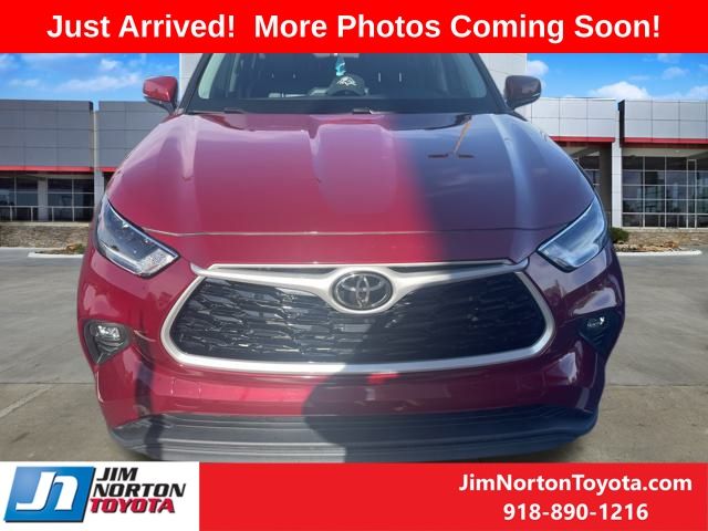 2021 Toyota Highlander XLE 2