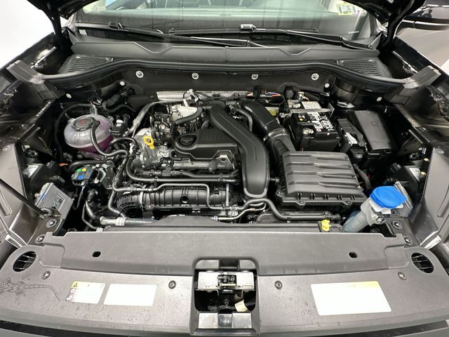2025 Volkswagen Taos 1.5T SE Black at Subaru and VW of Moon Township