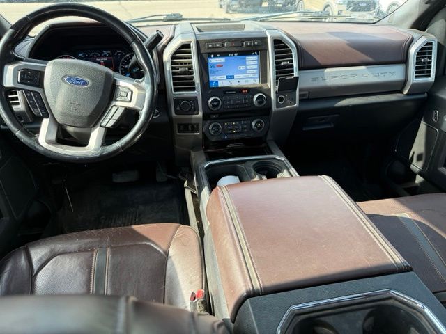 2017 White Ford Super Duty F-350 SRW Platinum 4X4 Truck