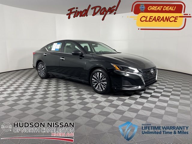 2024 Super Black Clearcoat Nissan Altima 2.5 SV Sedan