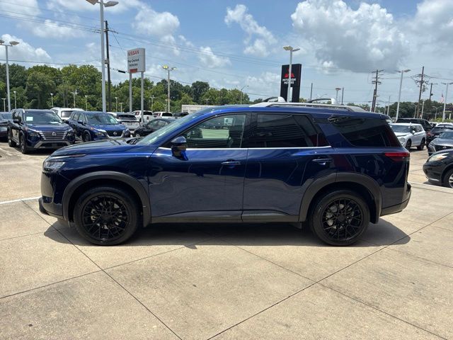 2024 Nissan Pathfinder SL - 3