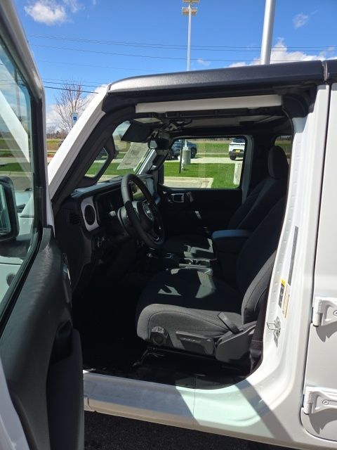 2025 Jeep Gladiator Sport S - Bright White Clearcoat exterior view 10