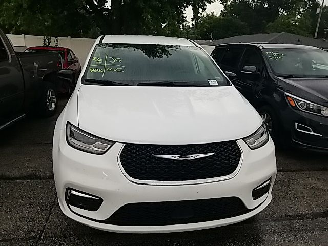 Used 2024 Chrysler Pacifica Van