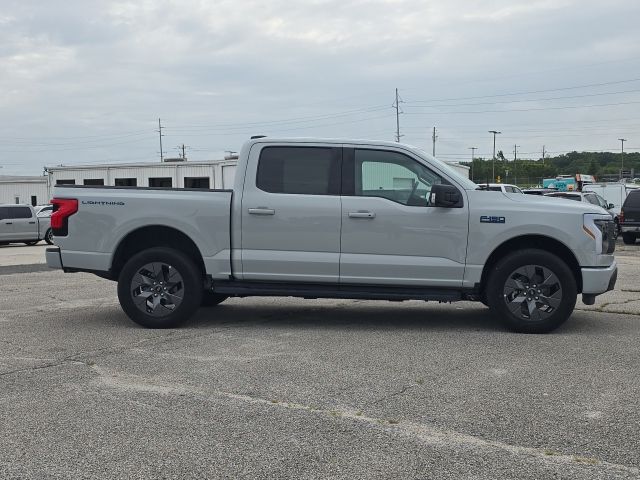 2024 Ford F-150 Lightning Flash:L166959A