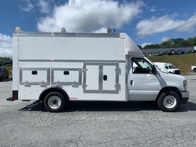 2025 Ford E-350SD Base 6