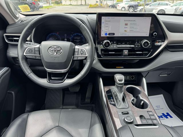 used 2023 Toyota Highlander car, priced at $43,268