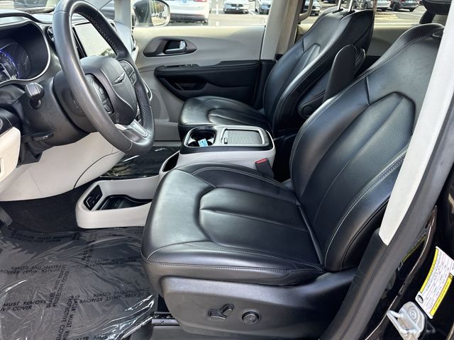 Used 2023 Chrysler Pacifica Van