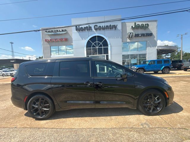 2025 Chrysler Pacifica Limited FWD
