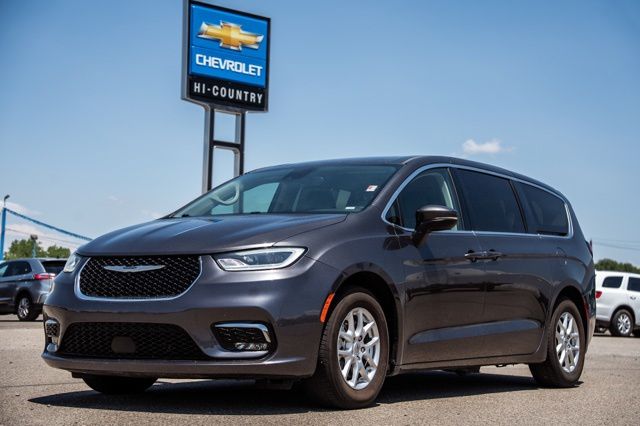 Gray (Granite Crystal Metallic Clearcoat) 2023 Chrysler Pacifica Minivan Front-Wheel Drive 9-Speed Automatic