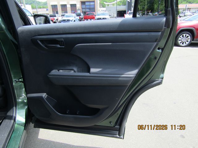 used 2023 Toyota Highlander car, priced at $32,999