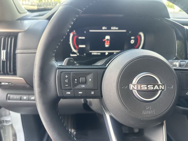 Used 2023 White Nissan Platinum image 20