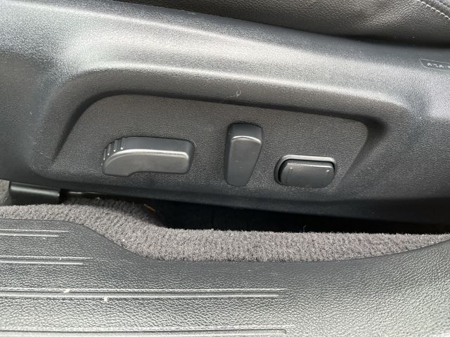 Used 2016 White Subaru 3.6R image 16