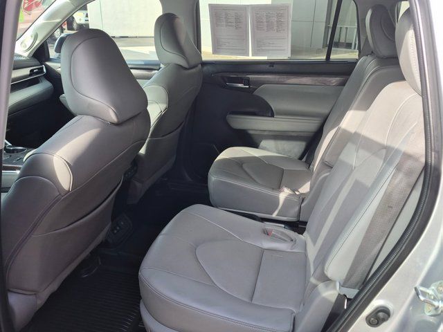Used 2023 Toyota Highlander SUV