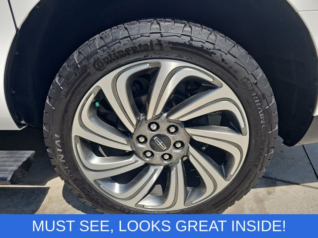 Used 2022 White Lincoln Reserve image 32