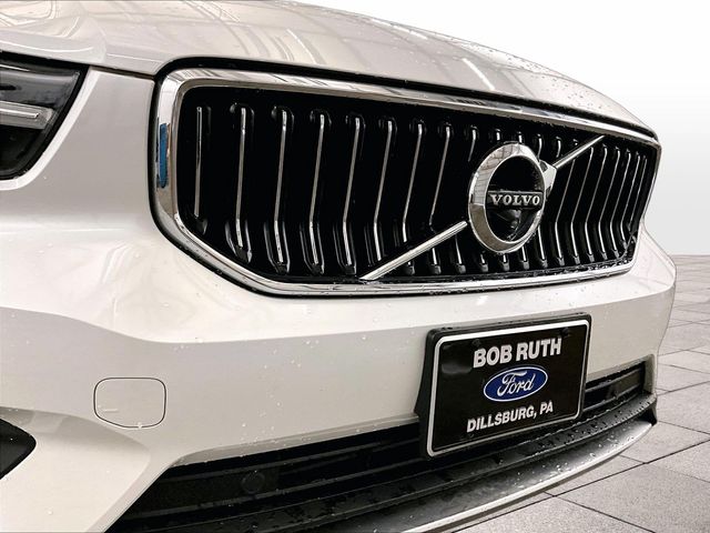 2021 Volvo XC40 T5 Inscription White at Sutliff Volkswagen