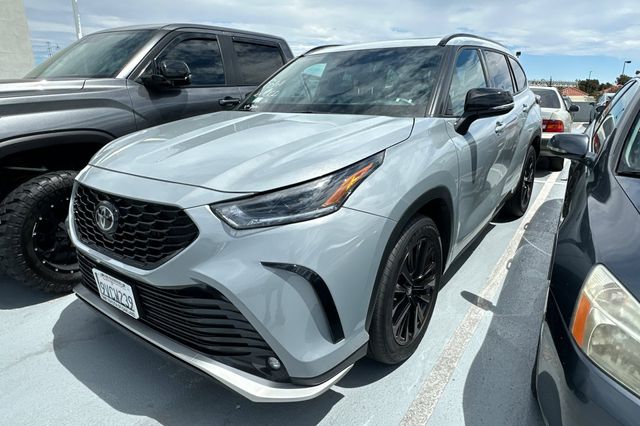 Cement 2025 Toyota Highlander SUV / Crossover All-Wheel Drive 8-Speed Automatic