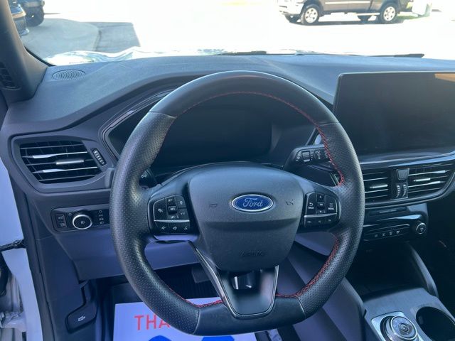 2025 Ford Escape Hybrid ST-Line Select - Silver Metallic exterior view 14