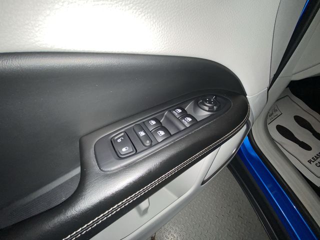 Used 2019 Blue Jeep Latitude image 13