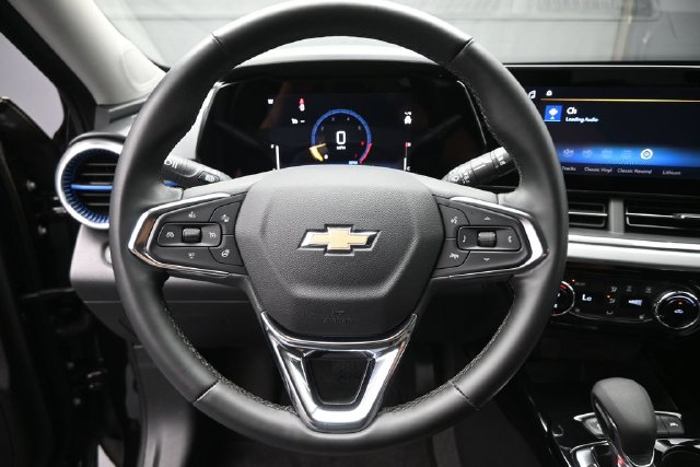 Used 2025 Chevrolet Trax SUV