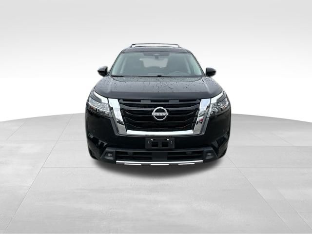 2023 Nissan Pathfinder SL 2