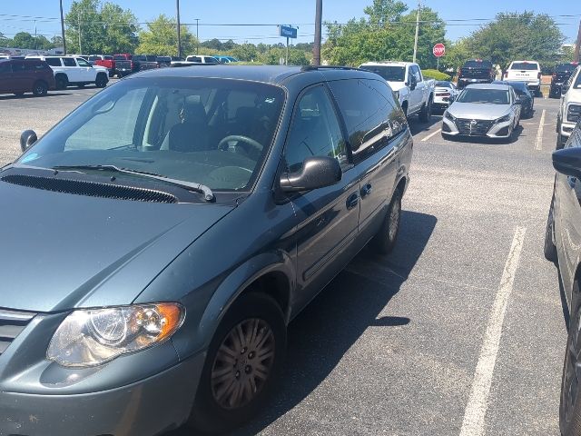 2005 Chrysler Town & Country LX