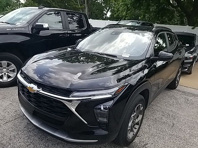 Used 2025 Chevrolet Trax SUV