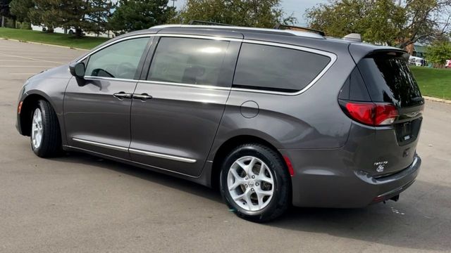 2017 Chrysler Pacifica Touring L Plus 6