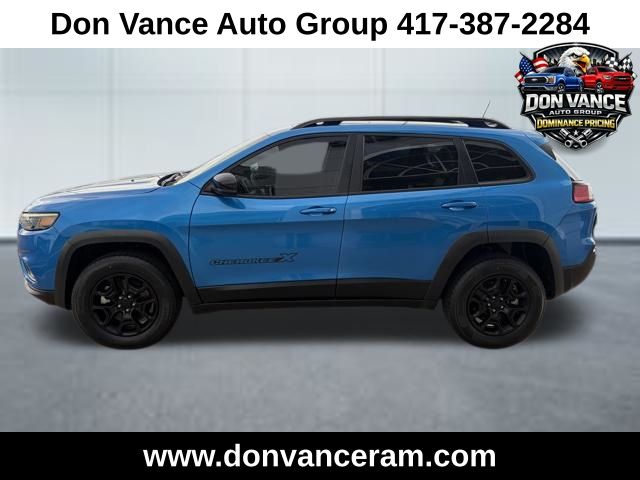 View vehicle photo 3